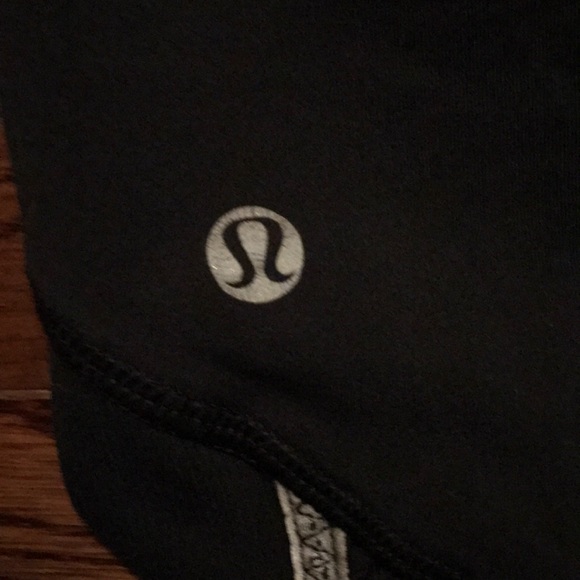 Lululemon leggings w/ ruffle and reflective ankle size 10 - Picture 5 of 5